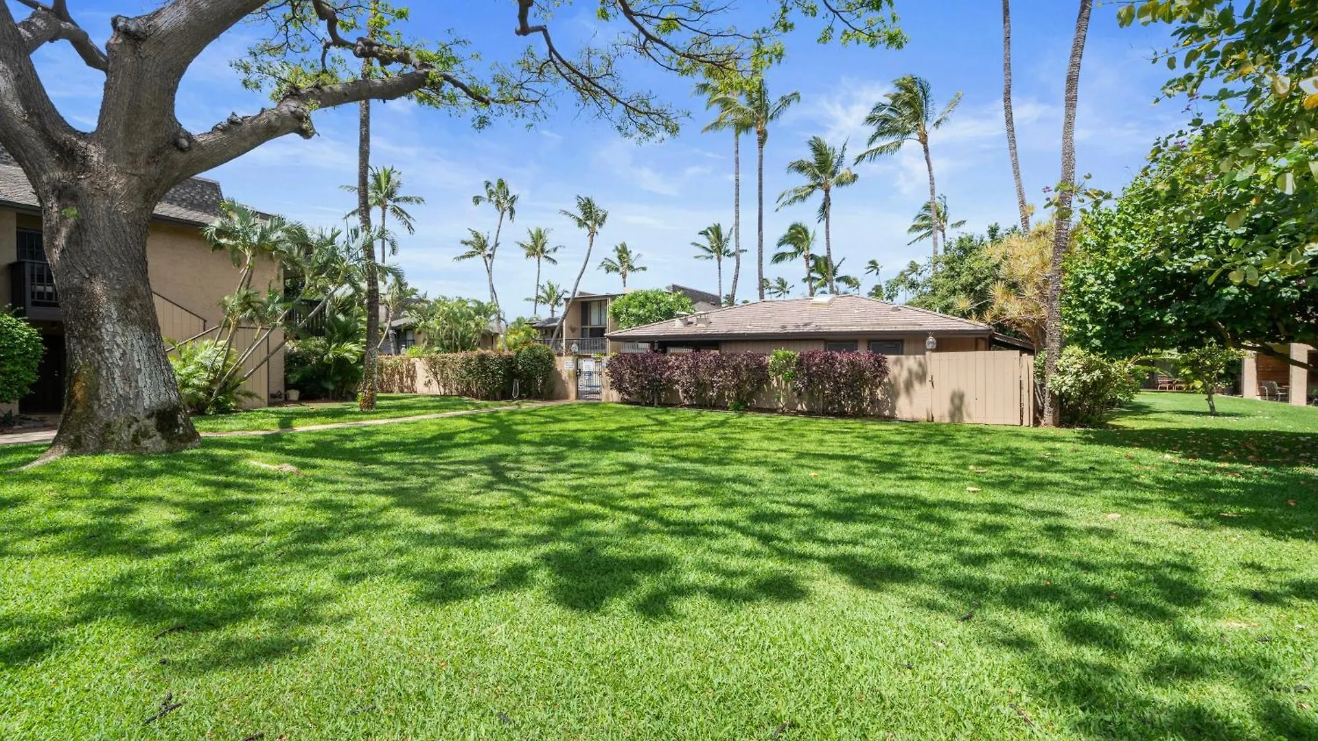 3 Min Walk To Beach With 2 King Beds And Centrally Located Kihei ABD