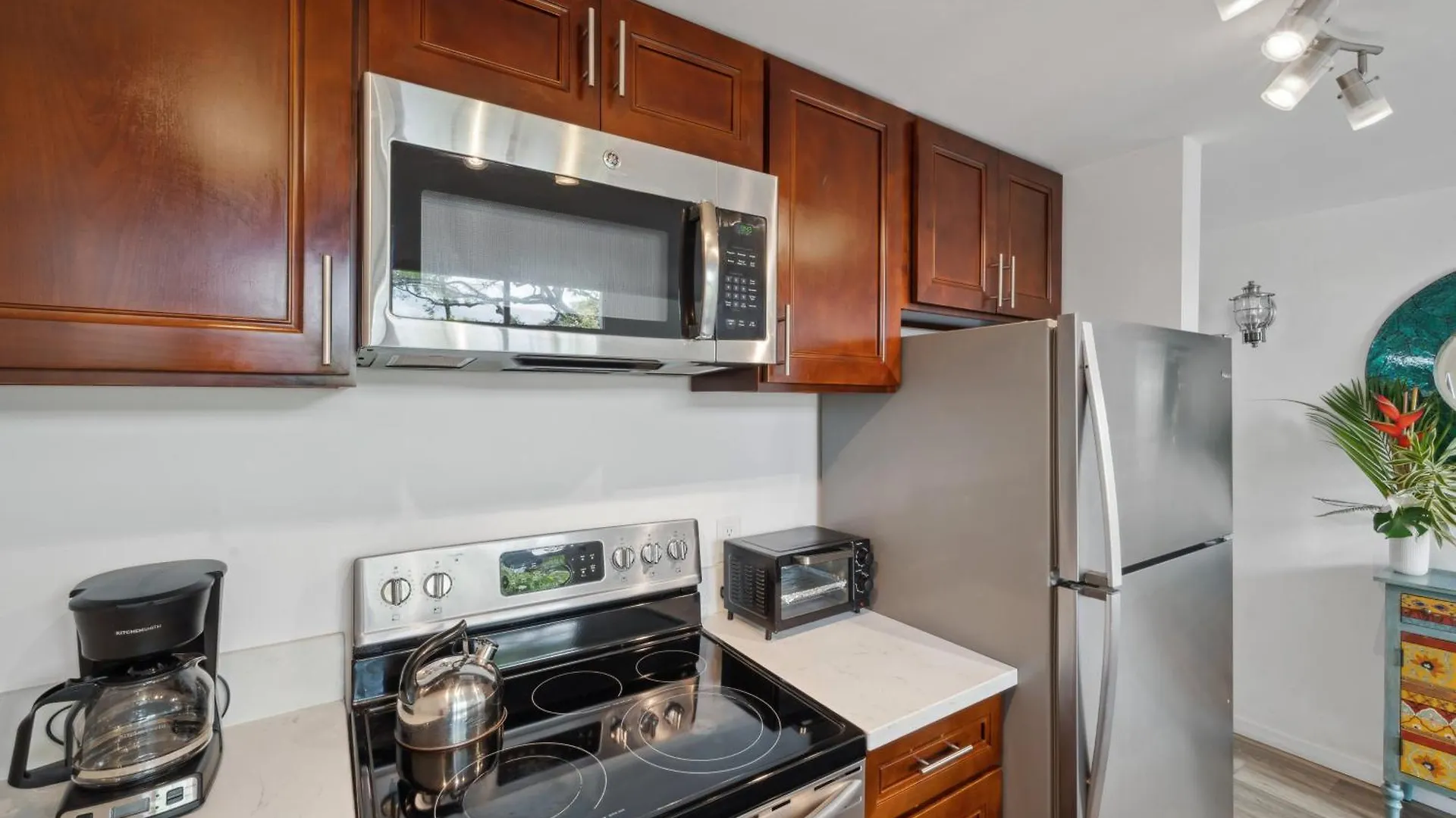 3 Min Walk To Beach With 2 King Beds And Centrally Located Kihei